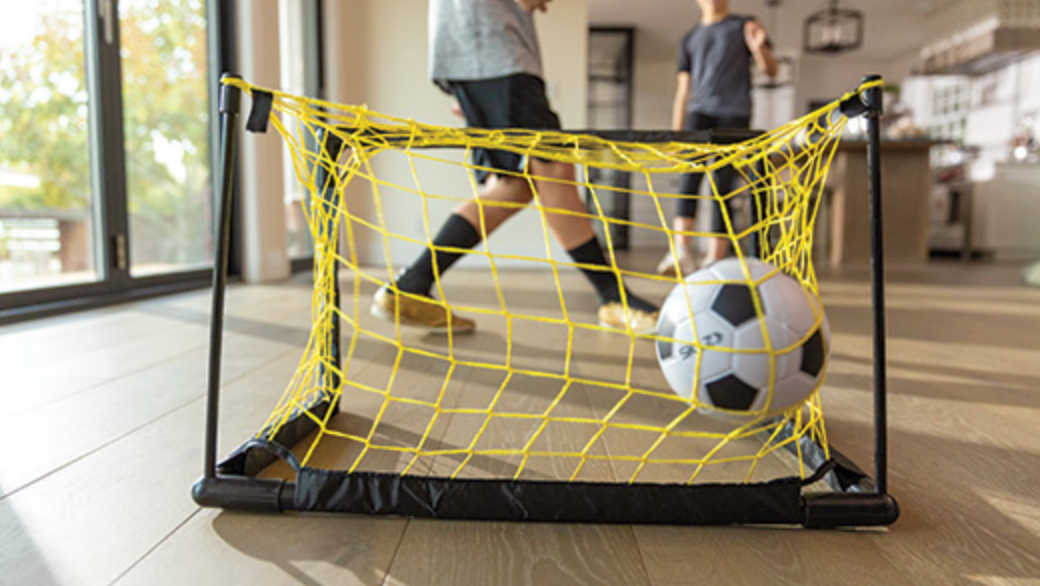 Når vejret er til indendørs! "Must have" til børneværelset - SKLZ PRO Mini mål